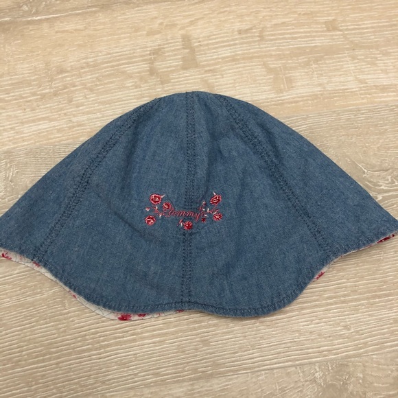 Girl Tommy Hilfiger Reversible Chambray Bucket Hat - Picture 3 of 7